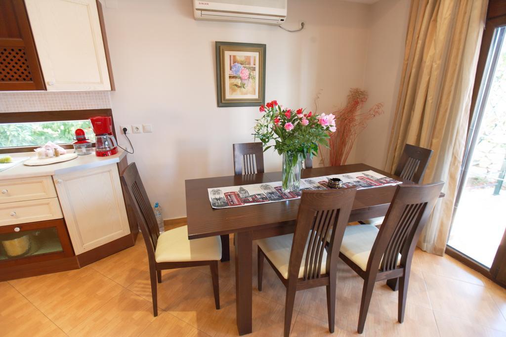 Panorama Apartments Plomari Bilik gambar
